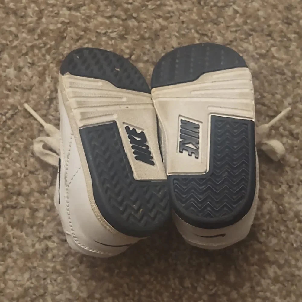 Nike Vintage Toddler Sneakers Size 4c, PRE-OWNED White Navy Blue